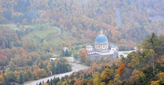 Pedalando tra i Sacri Monti propone una tappa da Varallo a Oropa