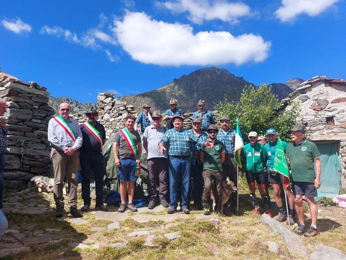 Alpini Vercellesi in partenza per Udine