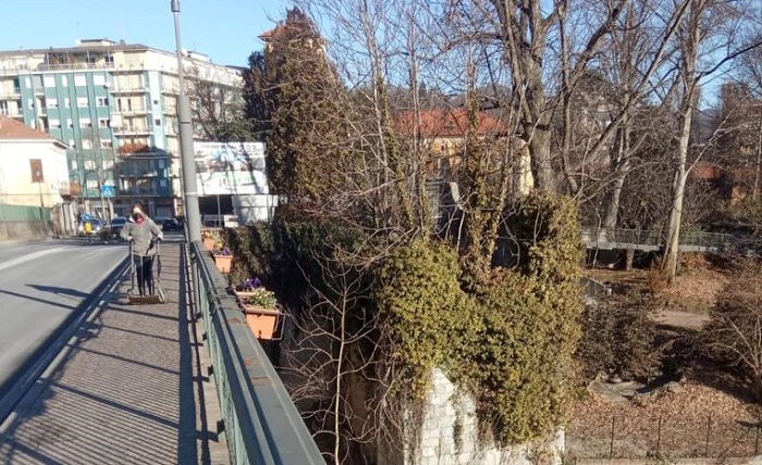 A Borgosesia viale Varallo chiuso per lavori