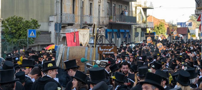 Borgosesia: il Mercu Scurot si feseggia ma niente sfilate e feste