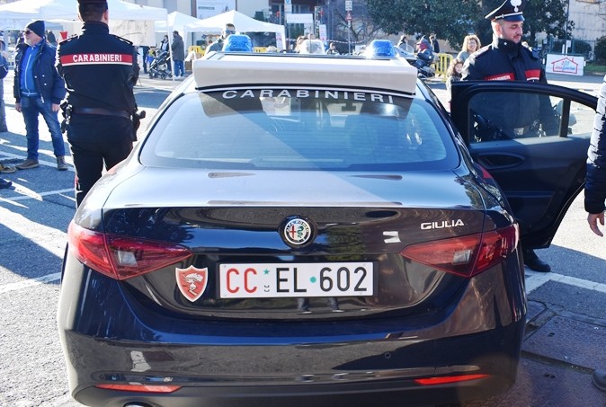 Rubano borsa a Pralungo, fermati a Vercelli
