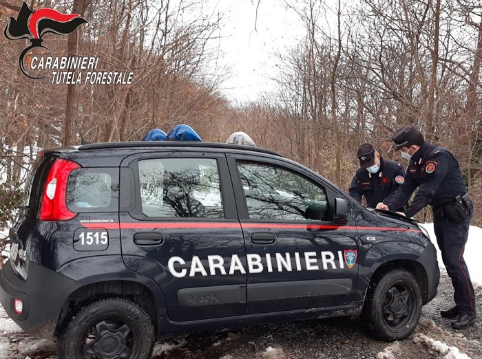 I carabinieri forestali sequestrano una discarica