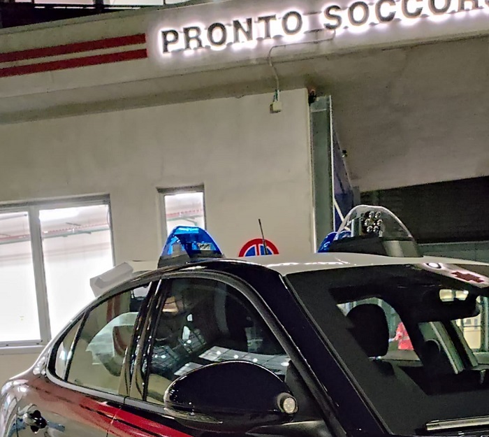 Picchia infermiera al pronto soccorso: arrestato
