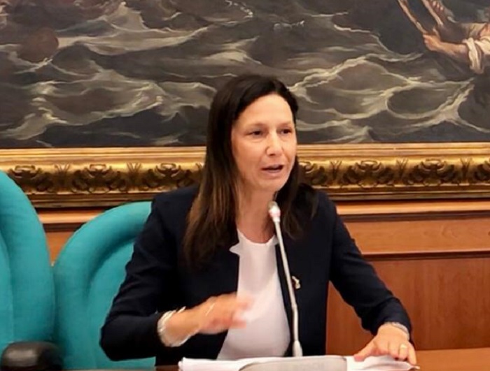 L'assessore Caucino: "Che senso ha vietare di trascorrere il Natale insieme?"