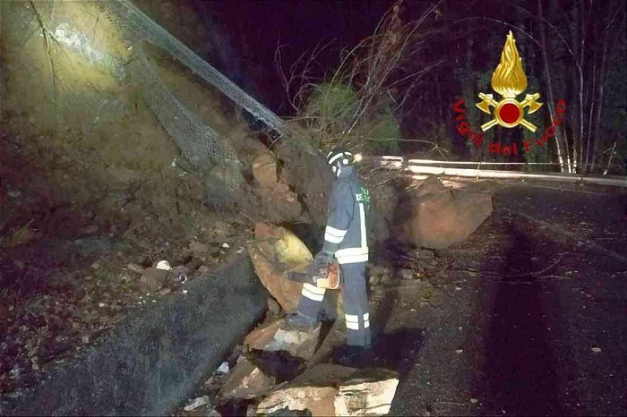 Frana a Civiasco: vigili del fuoco sul posto
