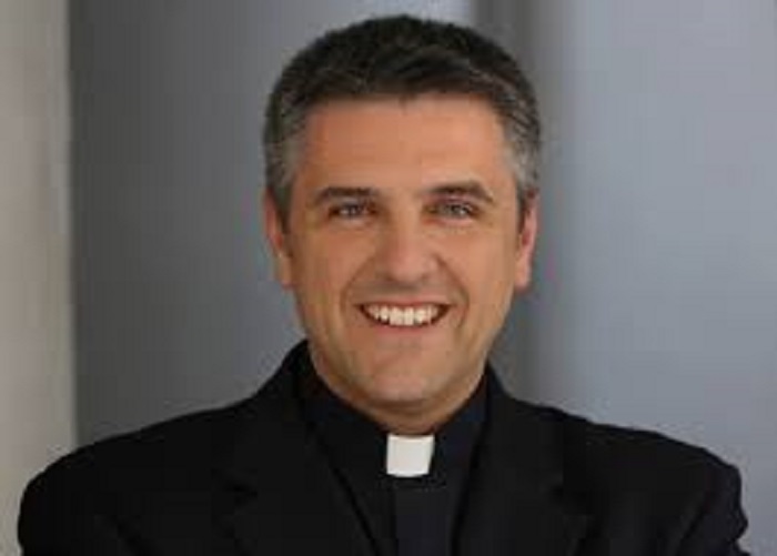Cittadinanza onoraria di Santhià a don Bedello