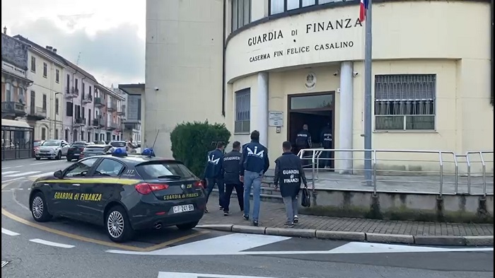 Mascherine non sicure sequestrate nel Vercellese