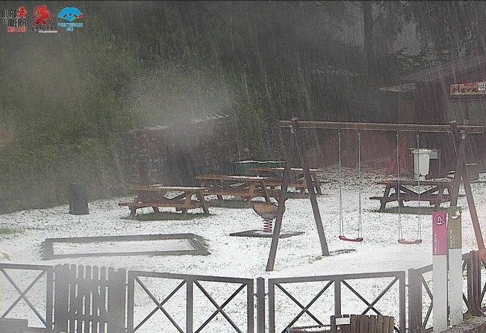 Violenta grandinata a Mera, allagate cantine a Varallo