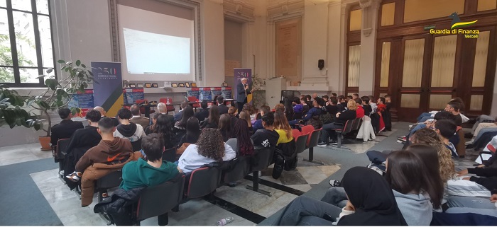 A Vercelli Guardia di Finanza: educazione alla legalità alle superiori