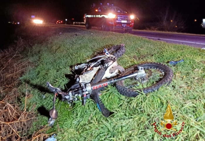 Scontro tra auto e moto, un ragazzino di 18 anni in ospedale