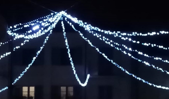 A Santhià Natale con luminarie e di solidarietà