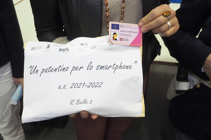 Al via il corso di smartphone per anziani