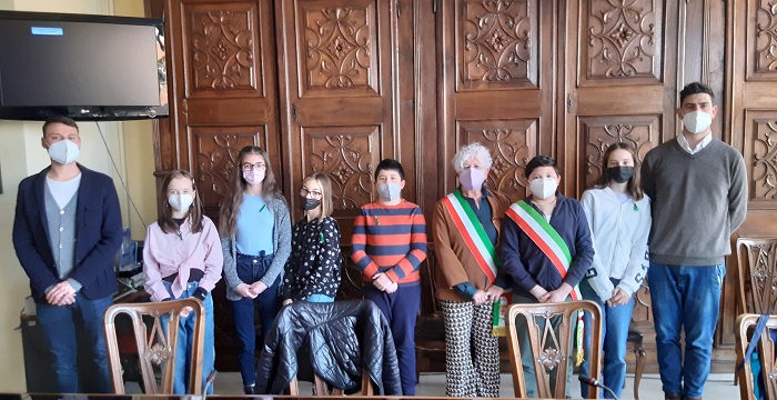 Il consiglio comunal dei ragazzi inaugura il murales