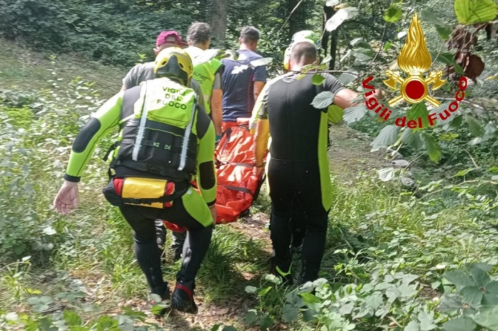 Persona in difficoltà nel torrente in alta Sermenza