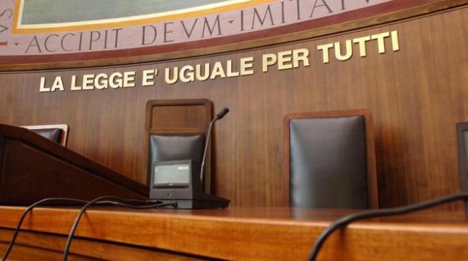 Tribunale Vercelli: detenuto dà in escandescenza in aula