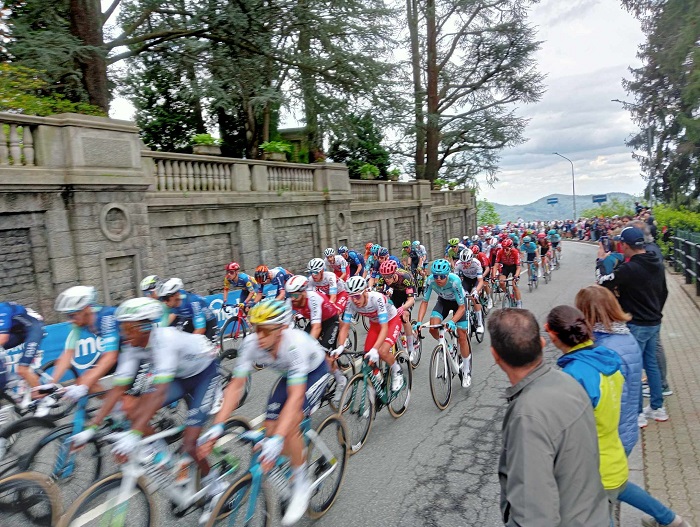 Pogacar vince a Oropa proprio come fece Pantani 25 anni fa