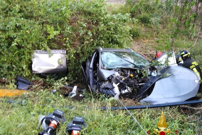 Esce di strada tra Varallo e Quarona: grave un automobilista