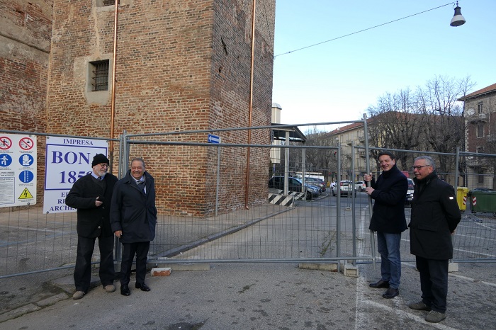 Riaperti i parcheggi a Vercelli dopo il crollo del muro