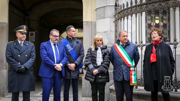 “Ricordarsi di ricordare” - posa delle pietre d'inciampo a Vercelli