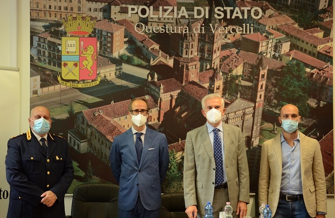 Prefetto in visita alla questura di Vercelli