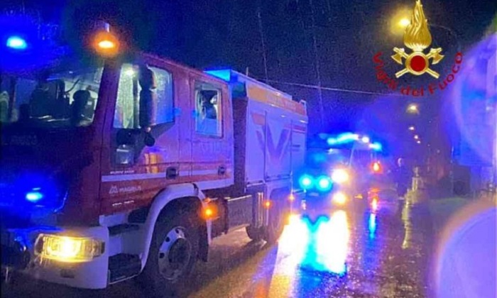Donna intossicata a Caresana: salvata dai vigili del fuoco