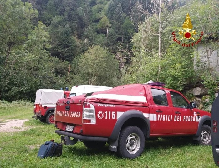 Cavi dell'Enel cadono a terra per il vento e provocano un incendio