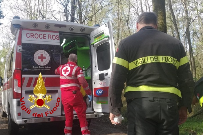 Accusa un malore nel bosco, cercatore di funghi soccorso dai vigili del fuoco