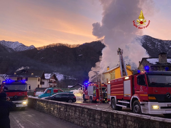 Dopo l'incendio a Scopa anziana di 100 anni portata in ospedale