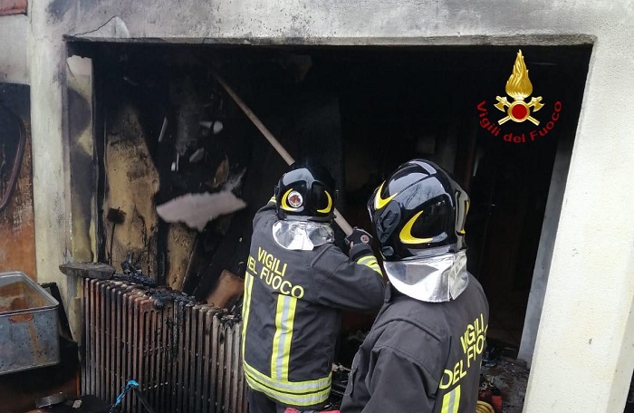 A Balocco va a fuoco un deposito di attrezzi