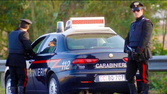 Ruba un'auto e guida ubriaco fino a Vercelli; arrestato 35enne 