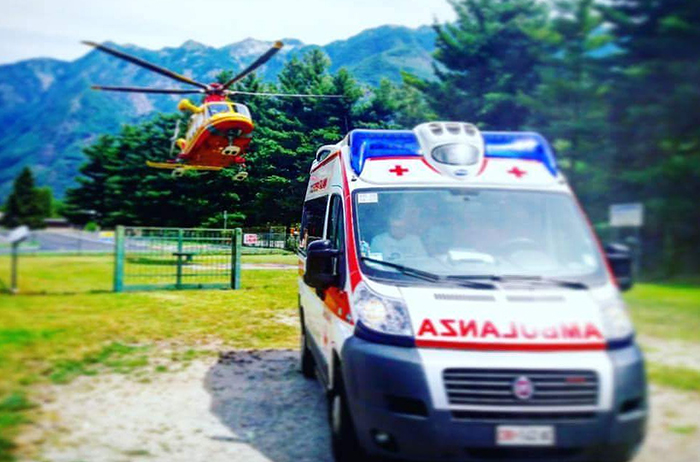 Muore mentre fa una passeggiata nel bosco