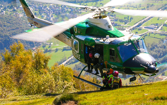 Due ragazzi travolti dalla corrente salvati nel fiume Sesia