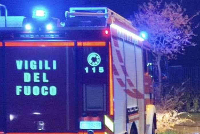 Casa disabitata a fuoco a Gattinara
