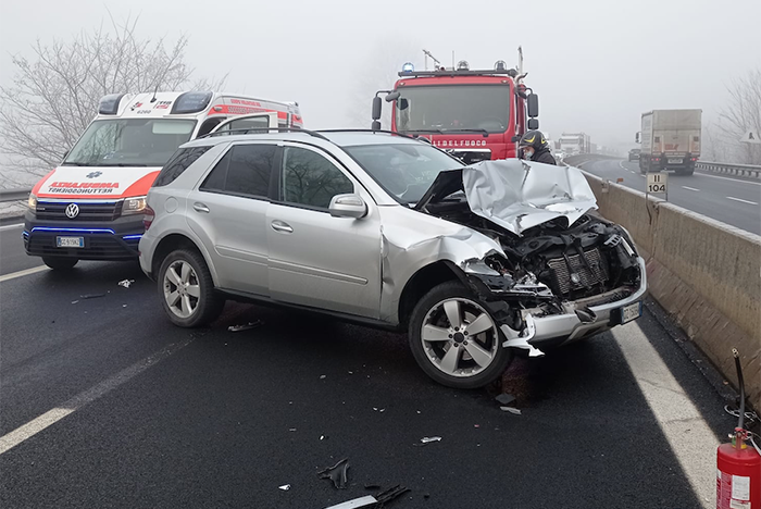 Incidente a Livorno Ferraris: persona incastrata all'interno
