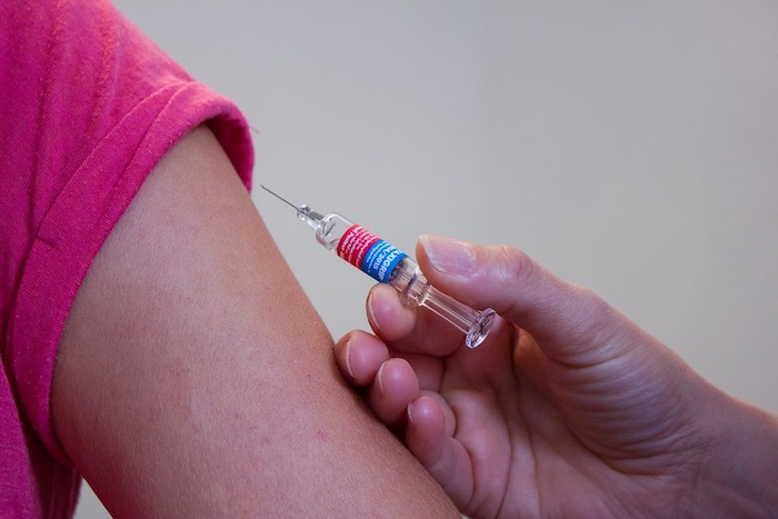 Ritardi nella consegna dei vaccini antinfluenzali: la Regione pronta a rivalersi su Sanofi