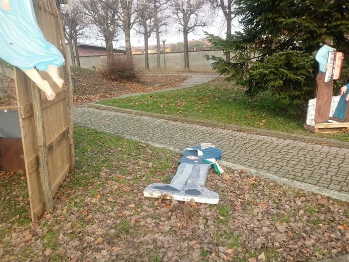 Vandali distruggono presepe ad Alice Castello