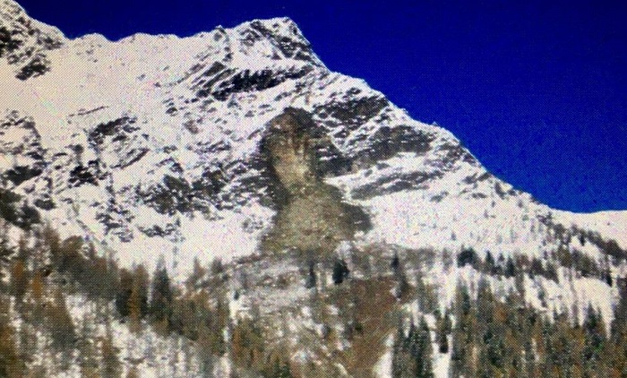 Una frana ad Alagna fa chiudere la strada della Val Vogna
