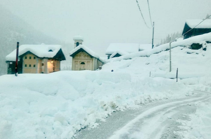 Valsesia invasa dalla neve, chiuse diverse strade