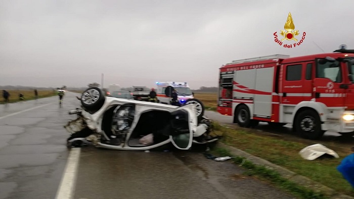 Automobilista ferito nell'auto ribaltata a Villarboit