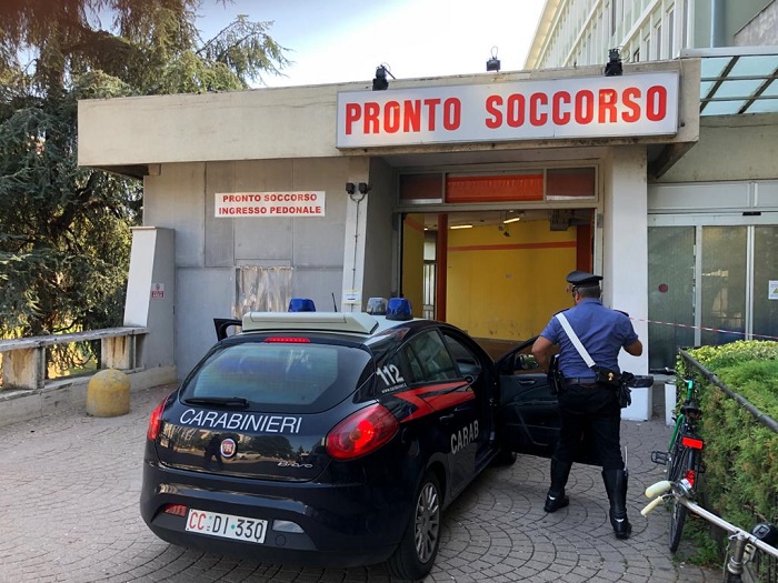 Lite al pronto soccorso, arrivano i carabinieri