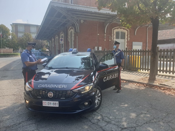 Giovani extracomunitari protagonisti di una rissa a Trino: intervento dei carabinieri
