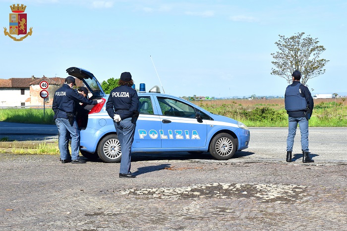 Fanno la grigliata in tempi di Covid deridendo la polizia e mettono tutto su Facebook: 10 multati