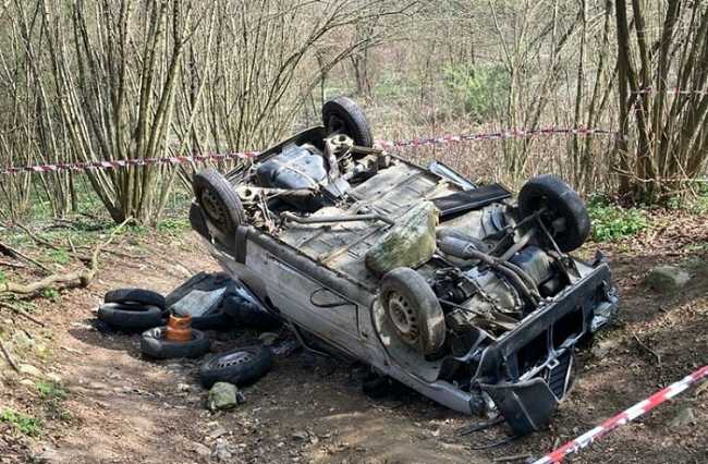 auto abbandonata incidente