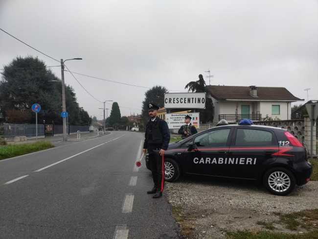 carabinieri crescentino auto