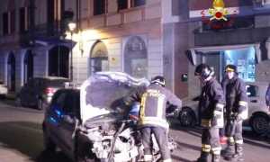 incendio auto vercelli