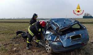 incidente auto fuori strada