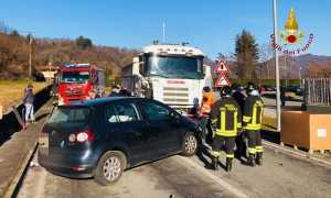 incidente camion auto