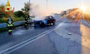 incidente e auto incendiata