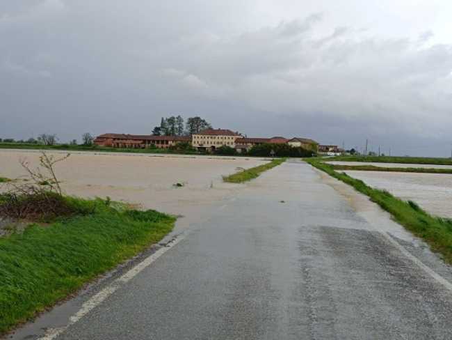 strada santhia allagata