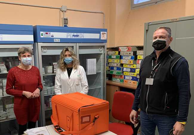 vco vaccino tavolo tre persone